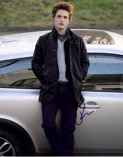 Pattinson Robert The Twilight Saga Original Autograph w/ COA - Click Image to Close